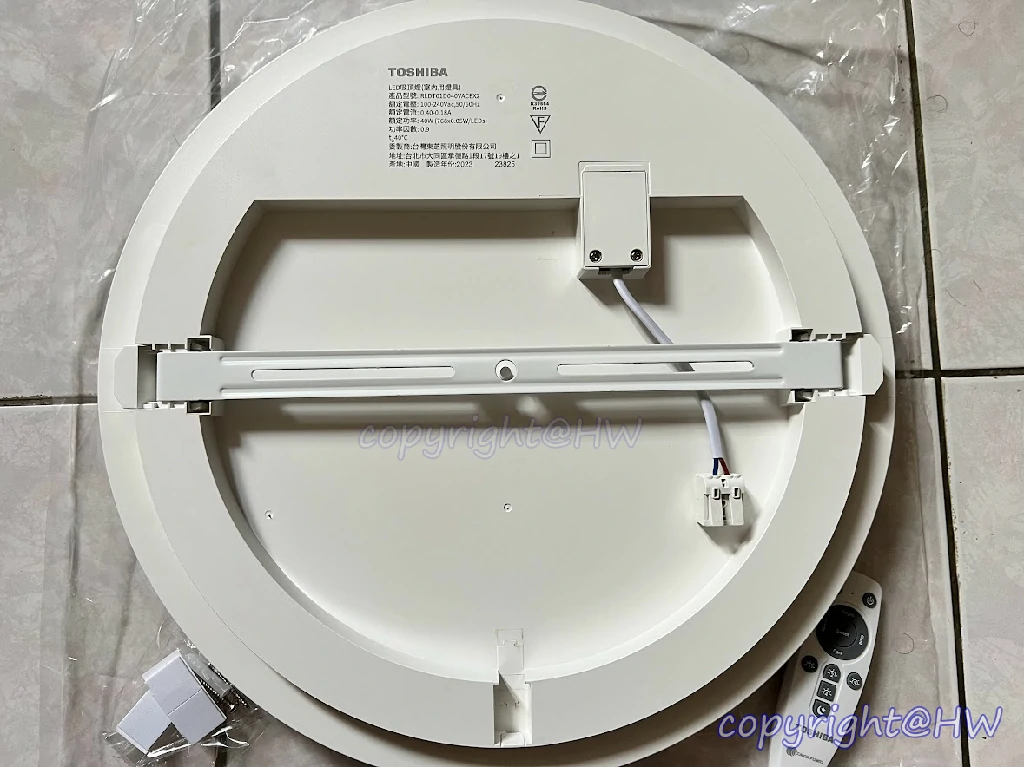 Toshiba和日吸頂燈背面 Toshiba和日吸頂燈背面
