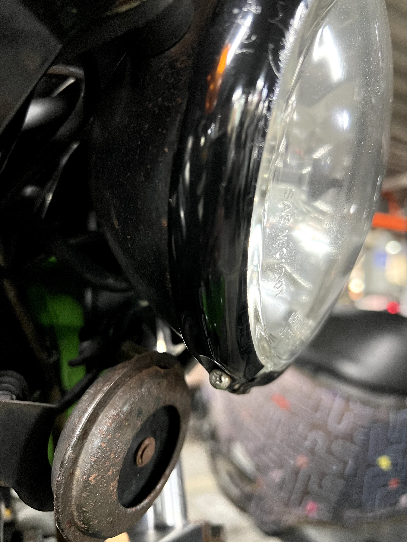 大燈圓形燈殼拆卸 大燈圓形燈殼拆卸