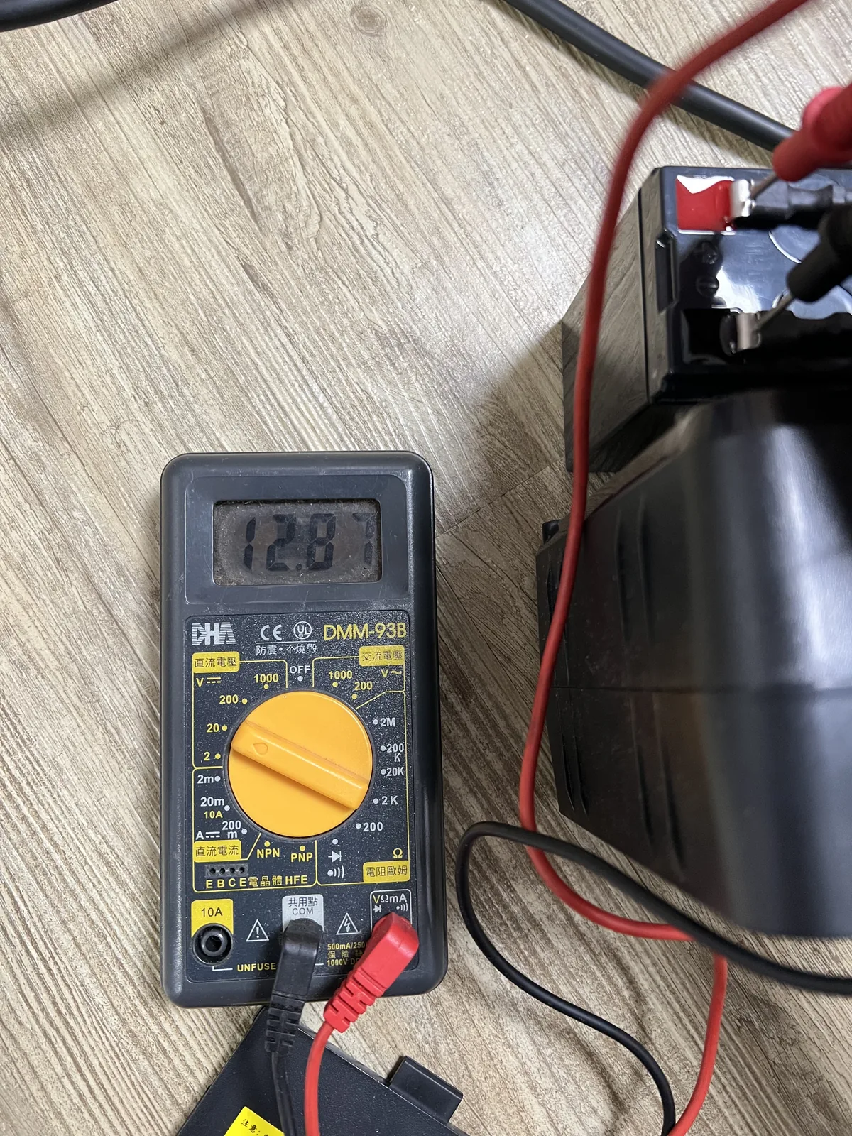 CSB HR 1224W F2 新電池電壓約 12.87 V CSB HR 1224W F2 新電池安裝前量到約 12.87 V