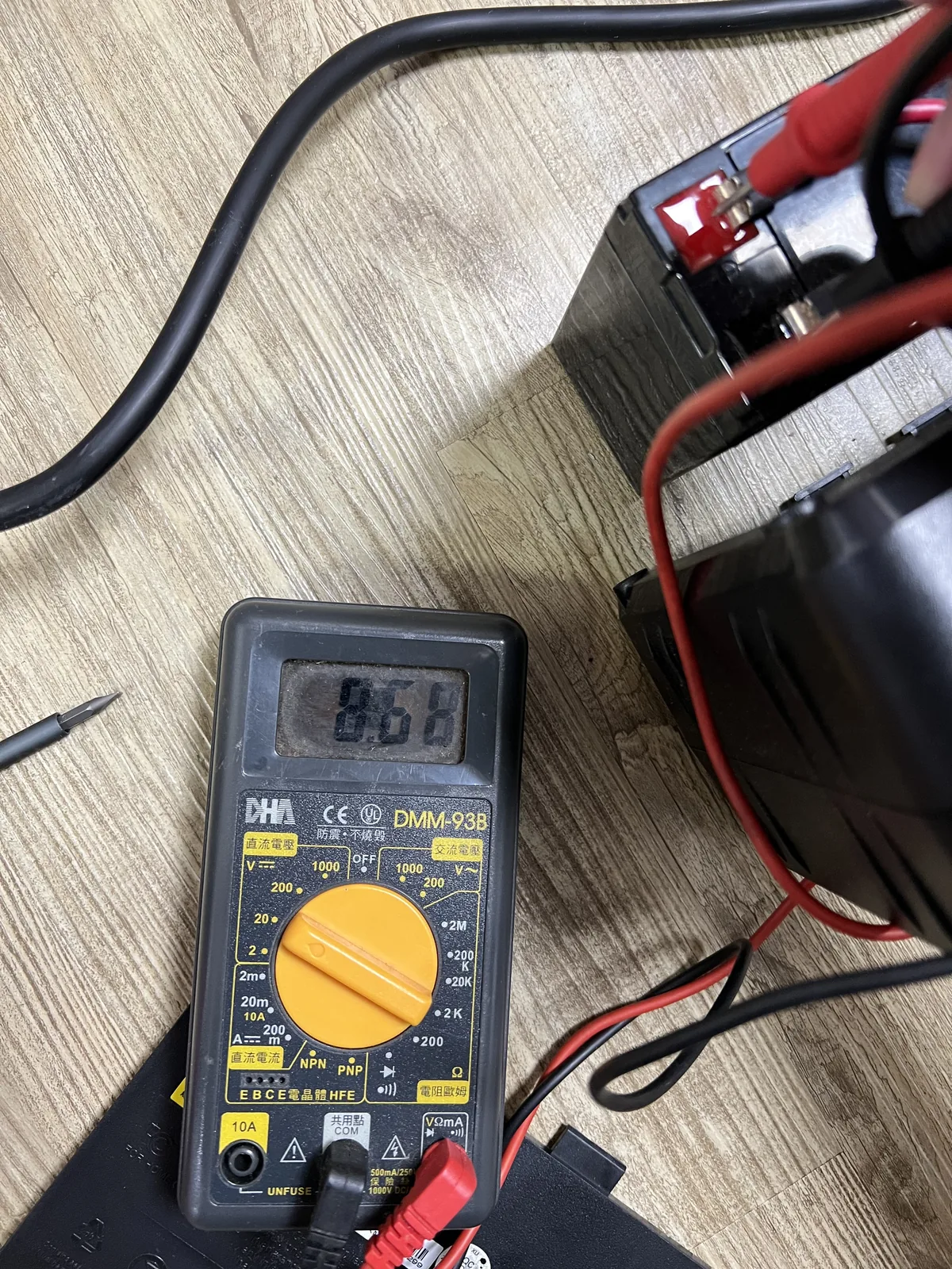 CP650HGa 舊電池電壓約 8.68 V CP650HGa 舊電池以三用電表量到約 8.68 V